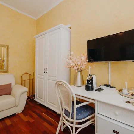 And Rossella 2 Apartment