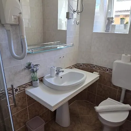 アパート And Rossella 2