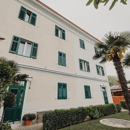 アパート And Rossella 2