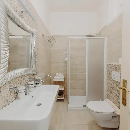 And Rossella 2 アパート *