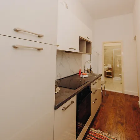 And Rossella 2 アパート *