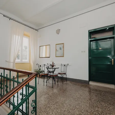 アパート And Rossella 2 ロヴィニ