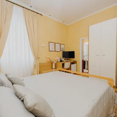 And Rossella 2 Apartment *