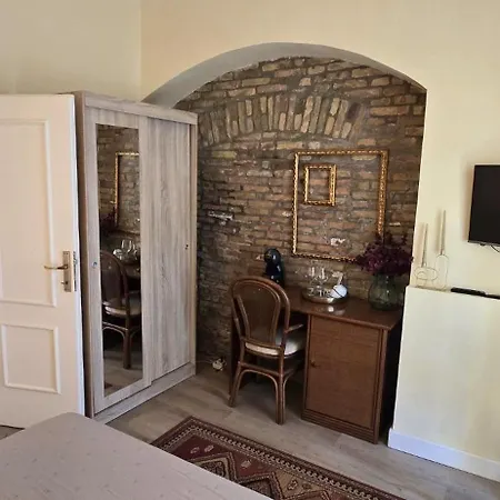 Apartment And Rossella 2 *